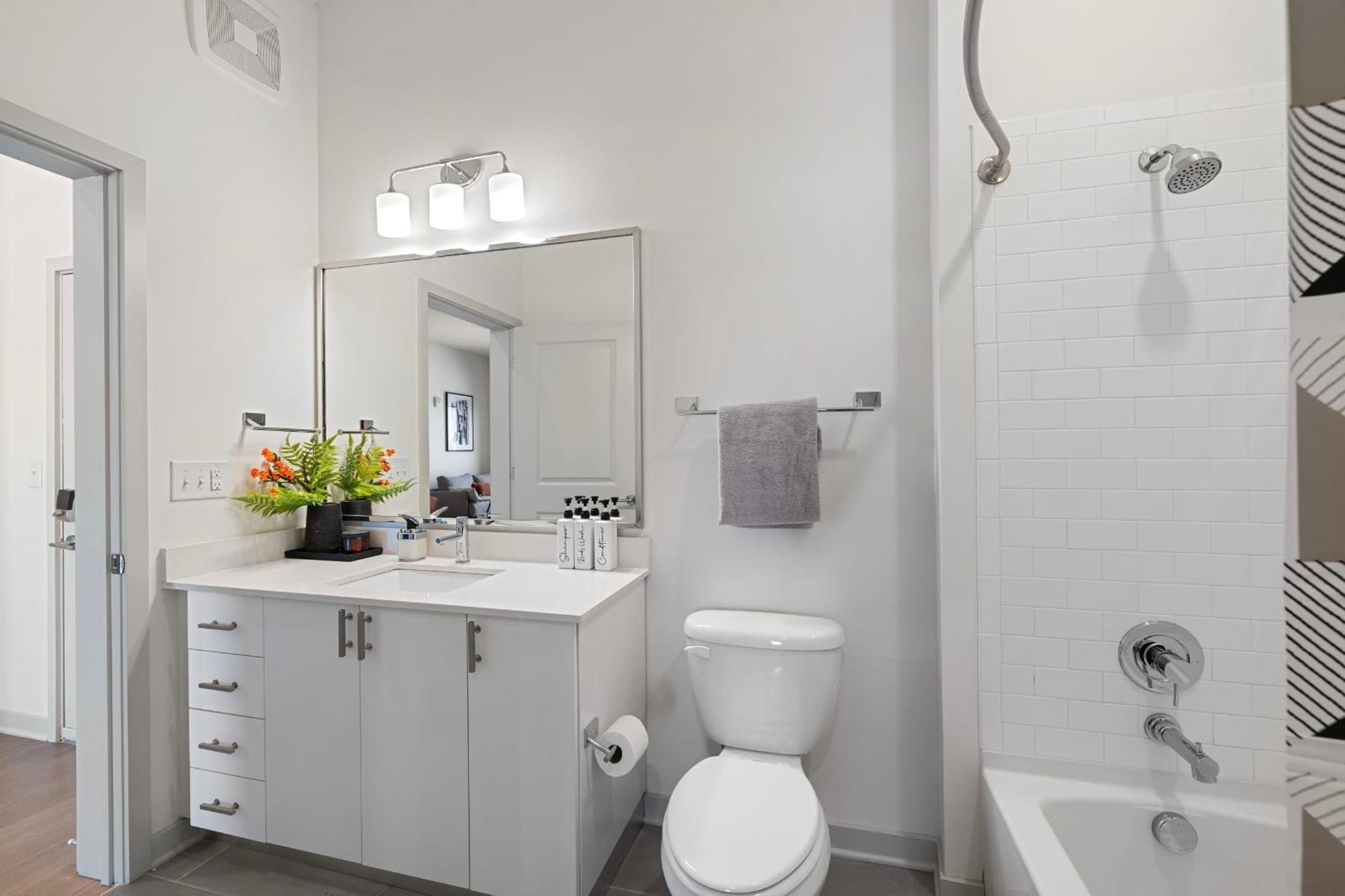 Modern Nulu 2br Cozysuites 06 * Louisville