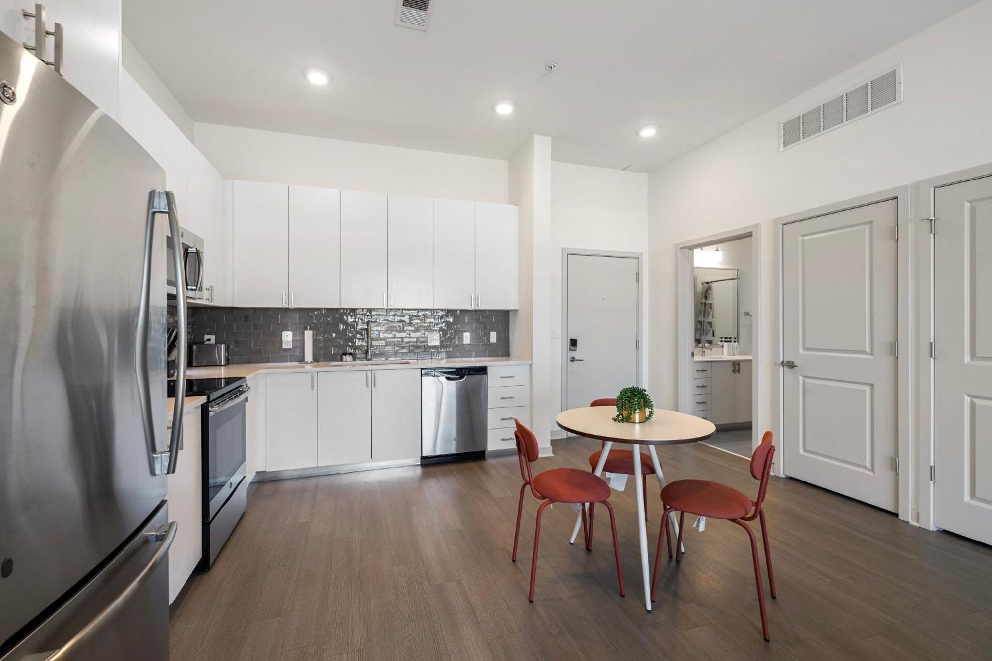 Modern Nulu 2br Cozysuites 06 * Louisville